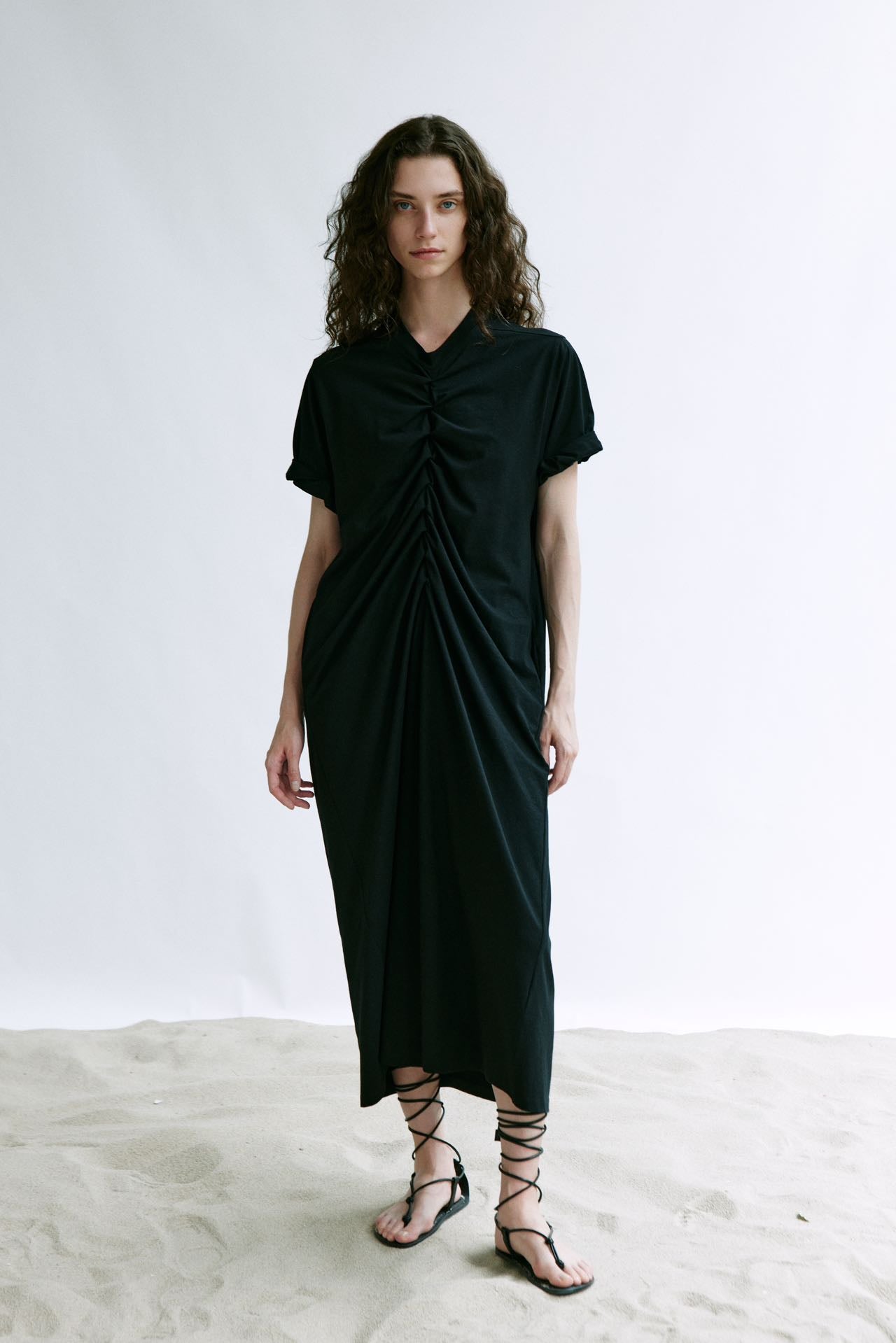 V-neck Ribbed Cuff Mid-length Knit Dress LEONORAYANG V-neck Ribbed Cuff Mid-length Knit Dress LEONORAYANG