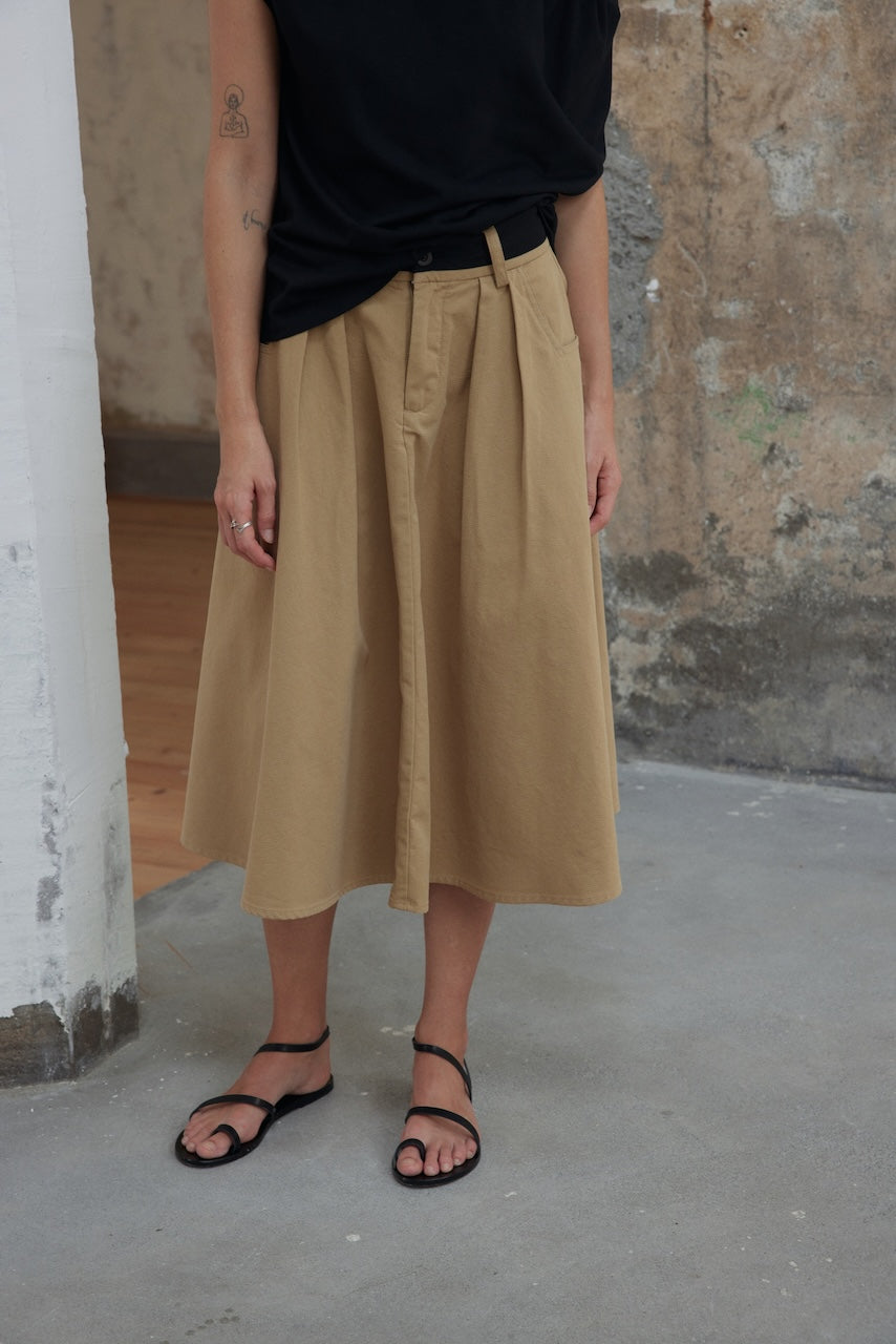 Tailored-Pleat Contrast Skirt