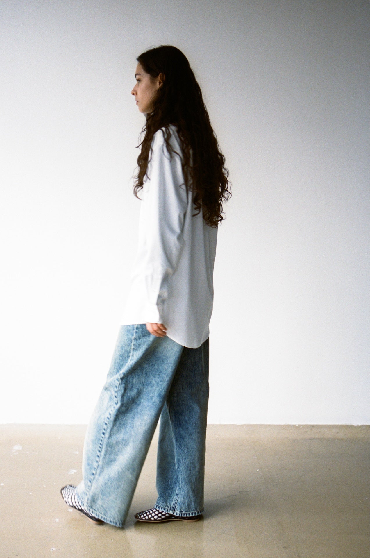 Mid-Low Rise Relaxed Straight-Leg Jeans