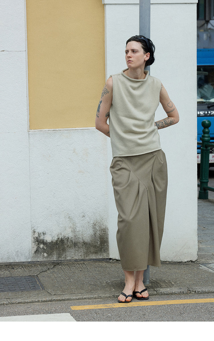 Rolled Edge Collar Sleeveless Vest(PRE-ORDER)